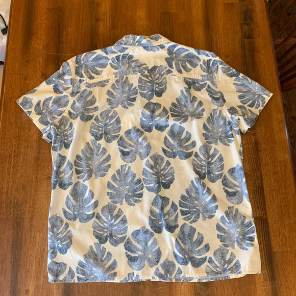 American Eagle Shirt Men’s Large White and Blue Leaf Pattern Button Up Vaca - Picture 7 of 8